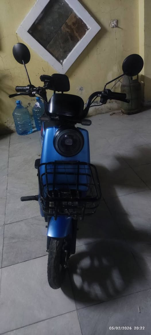 السلام عليكم
دراجة شحن حجم 14👍🛵
الدراجة جديده بطاريات جديده 👍
صارلي شهر من اشتريتها 👍
المواصفات 🔥
1-شاشة تظهر الشحن والسرعة🔥
2-جهاز انذار (سرقة) 🔥
3-ستاند موبايل 🔥
4- اشاير يمنه و يسره🔥
5-لايت زنون 🔥
6-السرعة 45🔥
7-هورن🔥
8-تشغيل عن بعد و مفتاح 🔥
9- فيدراليه🔥
10-ستاند محيطي و تعليك🔥
11-سله 🔥
12- بريكات 🔥
13- دبل خلفي غاز و الدبل الامامي دهن🔥
14- امرايه يمين و يسار 🔥
15- چنكالة لحمل الاغراض 🔥
الدراجة اشتريتها ب 400 الف 🔥
السعر 300 وبي مجال بسيط 🔥
العنوان 👍 بغداد حي الجهاد ❤️
الرقم *********** ❤️
على الخاص ما متوفر
