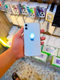 ايفون ١١ ١٢٨ • بطارية ٧٠ • مبدل ضهر