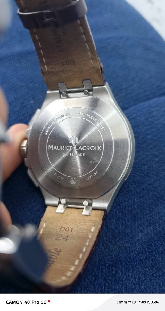 ---
*للبيع ساعة Maurice Lacroix Aikon Chronograph*

*الحالة:* مستعملة نظيفة جداً  
*الحجم:* 44ملم ستيل  
*المكنة:* سويسري كوارتز Ronda  
*الحزام:* جلد أصلي مال الشركة  
*الملحقات:* الساعة فقط
للتواصل ***********
*السعر: 300 $*
