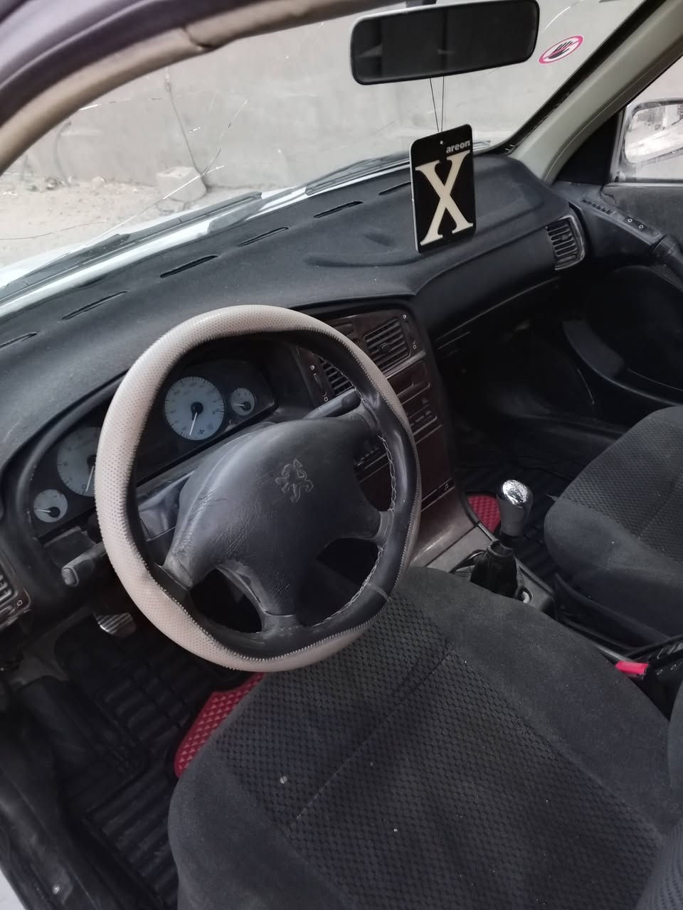 سلام عليكم بيجو للبيع مديل ٢٠١٤ سعر ٣٠ رقمي ***********
