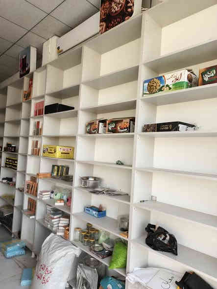 تصفيه محل كل ما موجود داخل المحل للبيع وباسعار اقل من الجمله 
المكان على اربع شوارع بين حي الوفاء ومهندسين سيف سعد للاستفسار التواصل على الرقم 0771 428 1642
