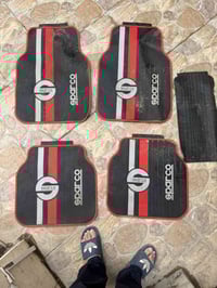 طلعت الي هاي قطعه كامله مال سياره صالون لو خاص لو اتصل 07704044771