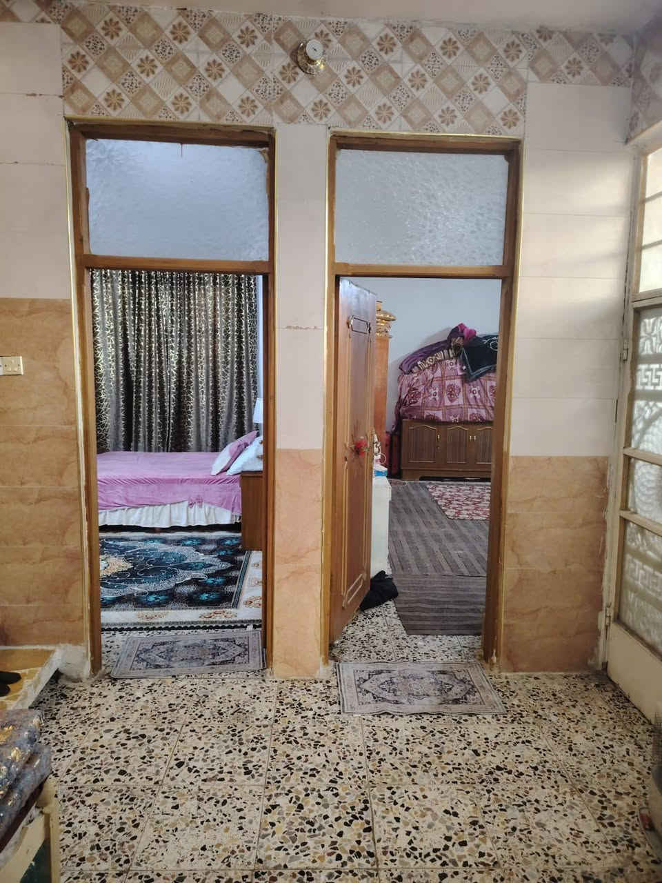 دار لبيع مساحة ١٦٠ متر واحد حزيران الإصلاح شارع العريض غرفتين نوم استقبال مطبخ خدمات كاملة السعر ٦٨ أو بي مجال للاستفسار ***********
