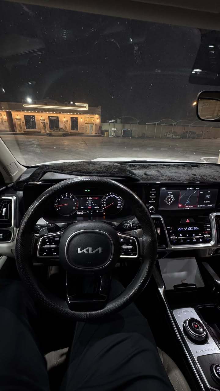 السلام عليكم 
سورنتو فول موصفات١
١/١ 
موديل ٢٣
سيارة كفالة عامة
من كلشي
صندوق كهرباء 
كير ماوس
‏٤وضعيات قياده
سايد بريك كهربائي 
٦سلندر
رادار
تشغيل عن بعد

مكانة ميسان
***********
