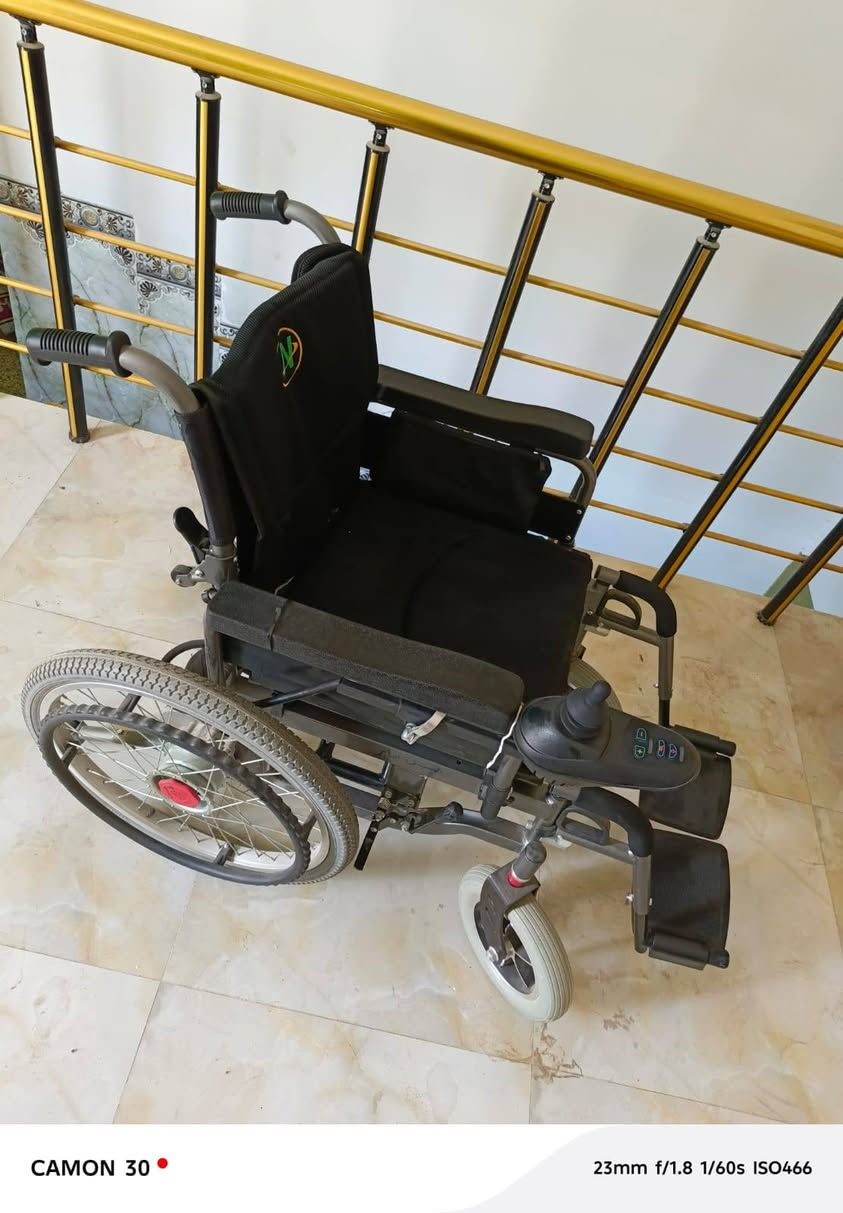 سلام عليكم عربانه كهربائيه شحن ع باتري استعمال واحد فقط مكانه الفضليه للبيع لحاب يشتريه يراسلني وتساب أو يعلق اراسله *********** واكو توصيل اذا تريدوها
