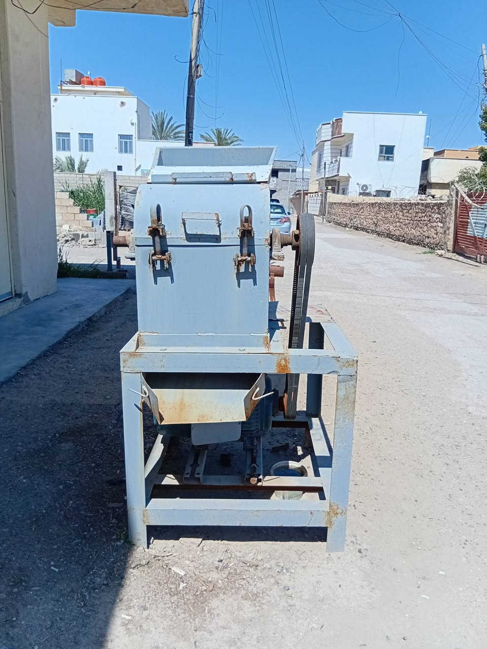 جاروشه ذره عنروص معه ذره وسعف وكرب
ماطور 25 حصان زهمز امريكي 
سعره ١٨٠٠
***********
الانبار هيت خلف مطعم ابو عبدالله
