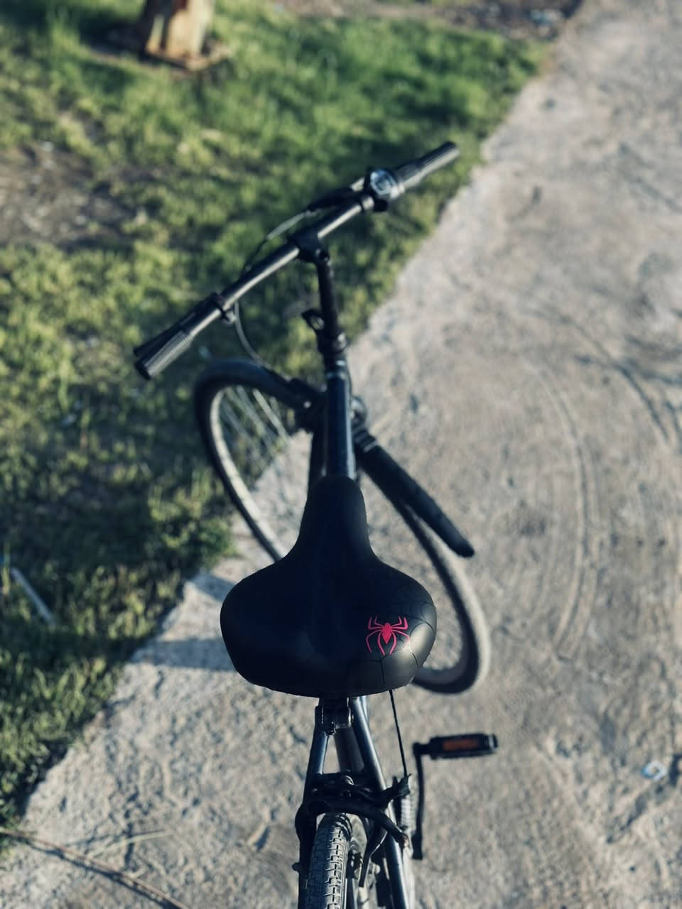 السلام عليكم ورحمة الله بايسكل c700 ياباني مال باله رايدة ب100 الف وبي مجال مكاني حي الجامعة 
الرقم *********** وبي واتساب
