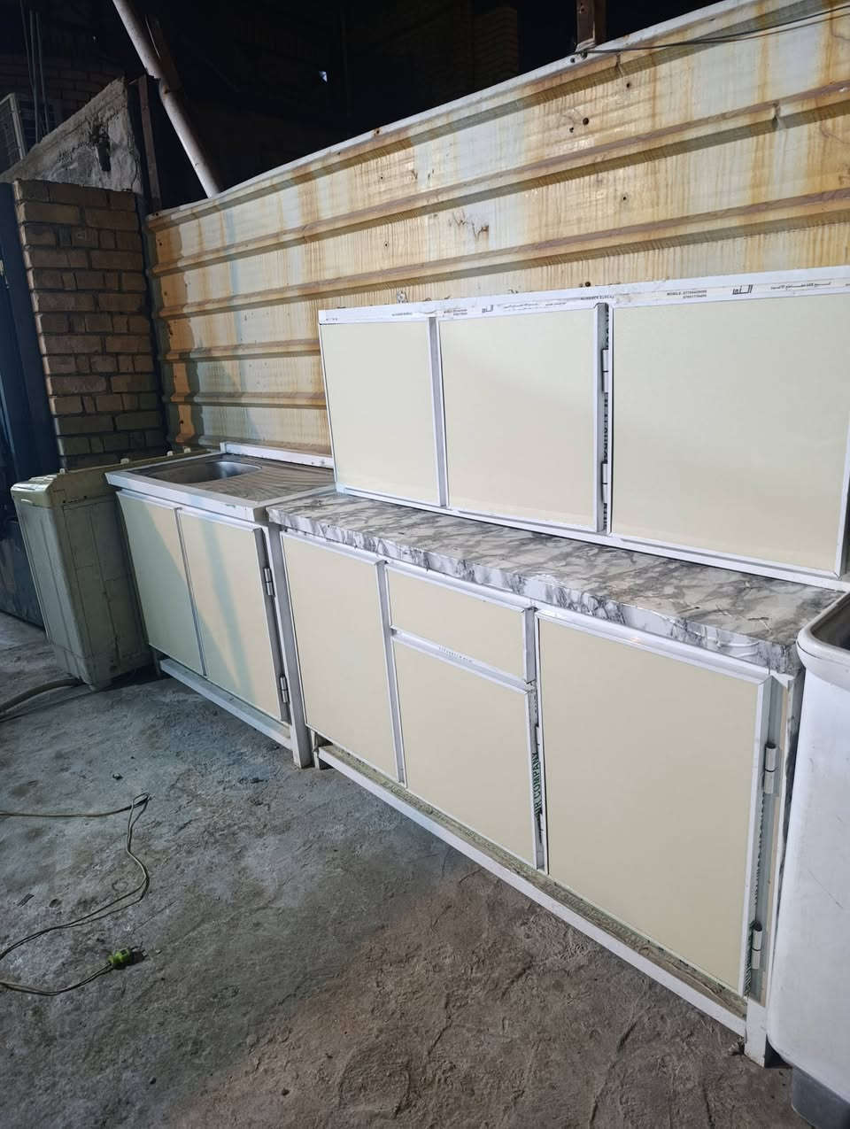 السلام عليكم كاونتر 3قطع نضيف سعره 210 وبي مجال مكاني ابو غريب منسيه مقابل حليب بلادي هذه رقمي للتواصل ***********بي وتساب
