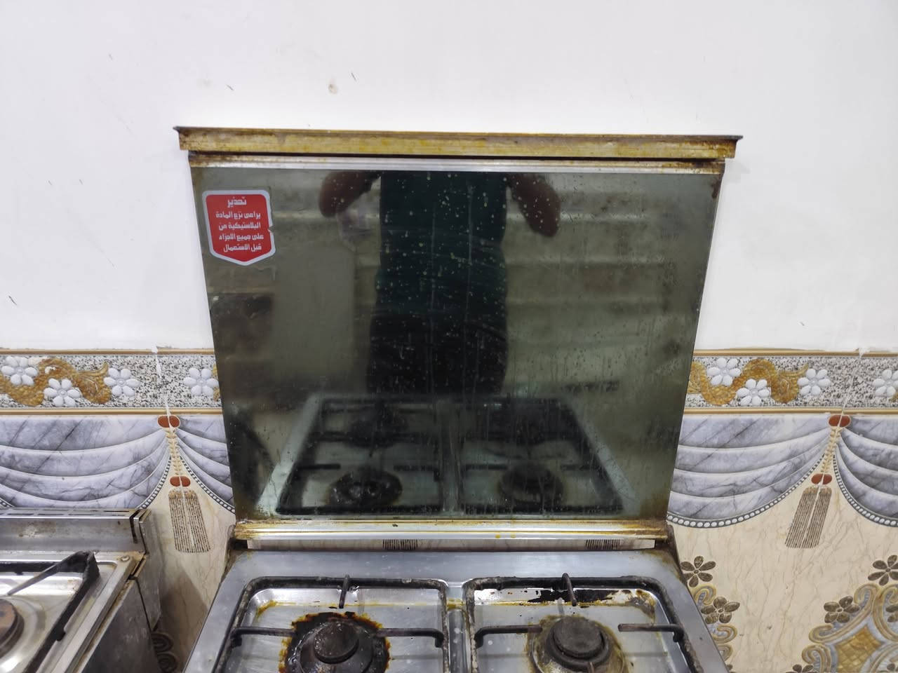 للبيع طباخ 4 عيون + ثلاجه باب واحد شغالات السعر 200 شلعه كامله واذا مفرد يختلف السعر! رقمي *********** واتساب موجود..... 
#ادمن 🥀
