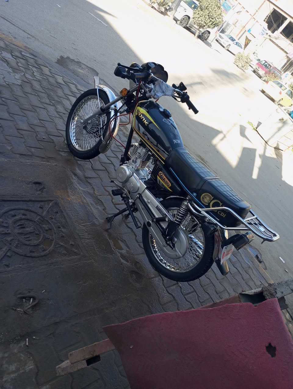 سلام عليكم شباب دراجه تايكر موديل 25 دراجه جديده صار لها شهر من طالعه. ماناقصها برغي كهربائيات كلها شغاله  مكان حله شاوي  اليريدها. بيه خير ويدلل 725 وبيها مجال قليل هذا رقمي ***********
