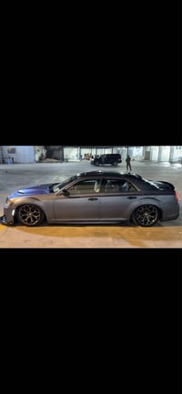SRT • V8 ٥٧٠٠ • ازرق سماوي