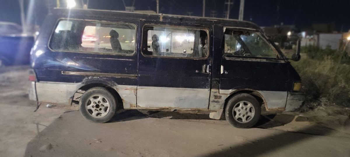 سيارة كيا بسته 1995 مكينه وكير بلادي 2.700 سنوية منتهيه 2019 للبيع والمراوس 13 ورقه عطلاتها بس السلف والنمرة الرابعه تفلت العنوان ناصرية سوك الشيوخ الحي العسكري رقم الهاتف ***********
