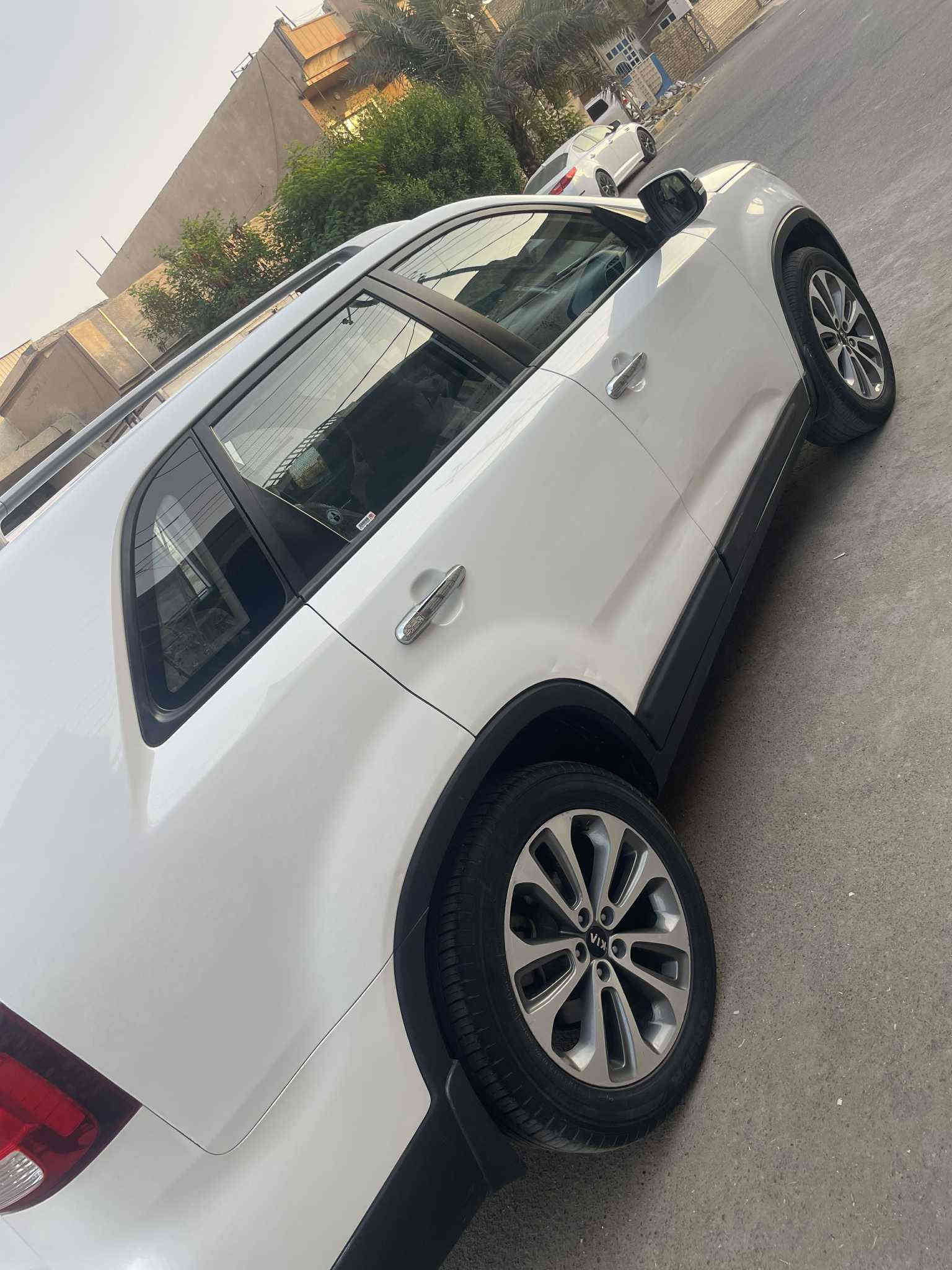 السلام عليكم كيا سورنتو للبيع موديل ٢٠١٤ خليجي اربعه سلندر مكينه كير مكفوله مواصفات شاشه تحكم ستيرن مري شفط ٧ راكب ٣ قطع تبريد داخل بيجي نضام ايكو اشاير بالمري سياره بيه مكانات صبغ ابيع حزام سونار ب منشور رقم واسط باسمي ماشيه ١٦٠ مكان سياره بغداد السعر ١٣٥ بيه مجال بصيط  الاتصال ***********
