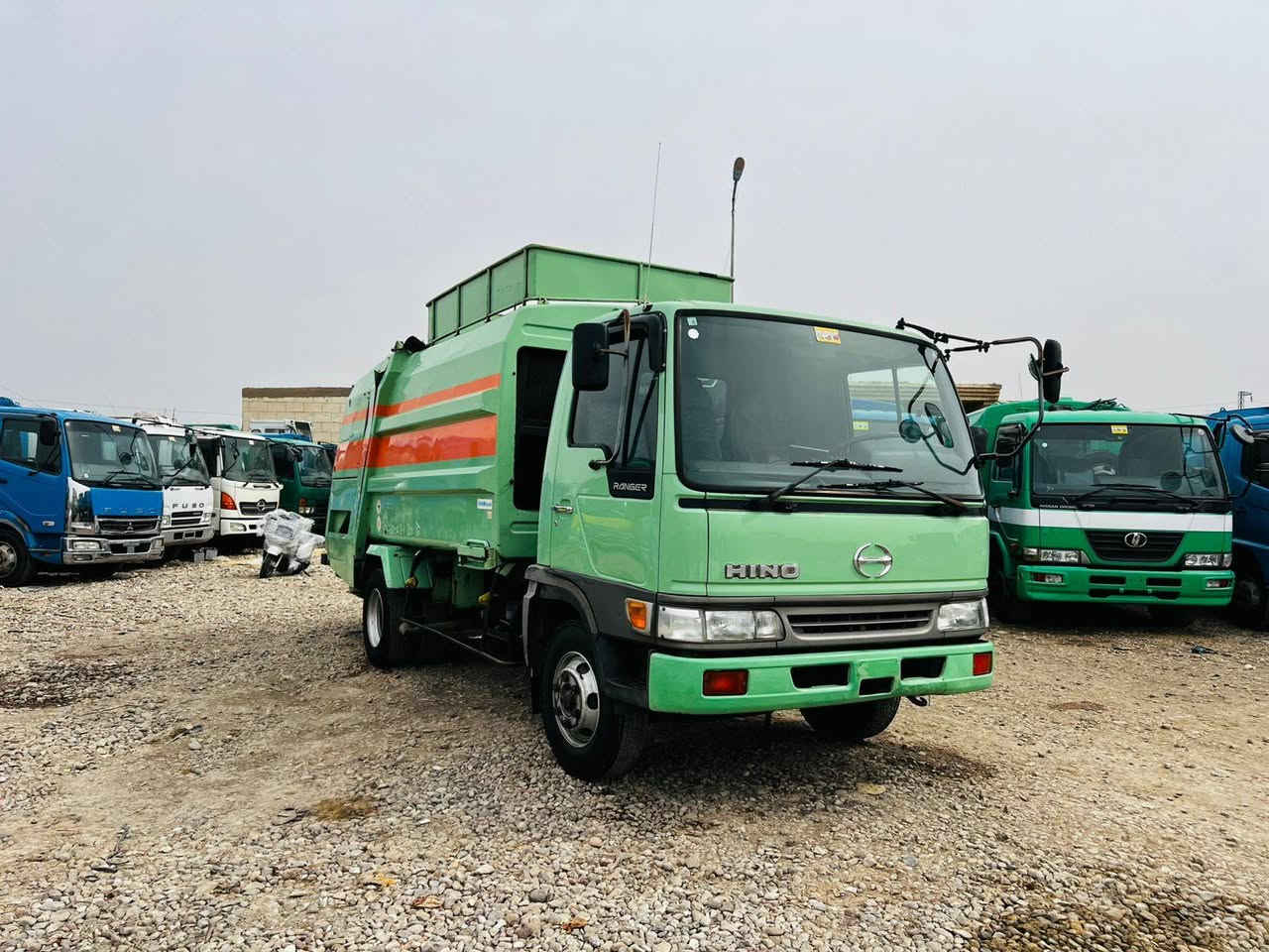 اللهم صل ع محمد وآل محمد 👍🇮🇶🇮🇶
هينو انكر كابسه نفايات كبسه 8 ونص مكعب 
مكينه 6 سلندر بم ونوزل دخول جديد 
 معرض النصر / قضاء النصر / ذي قار 
***********
***********
