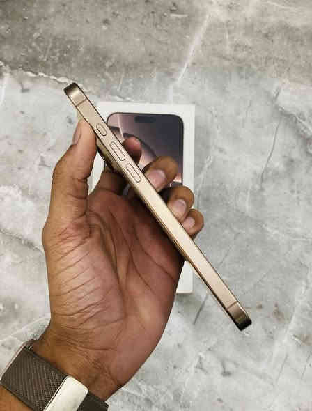 السلام عليكم 
16pro max 
ذكرته 256 
بطاريته 100‎%‎ عدد دورات شحن 79 
شريحه وحدة 
جهاز مستخدم شي قليل 
نظافته 100‎%‎ 
جهاز مكفول كفاله عامه 
ملحقاته كامله 
السعر 1400
مكاني كربلاء بحي السلام 
تواصل مع رقم تالي متواجد واتساب 
‭***********
