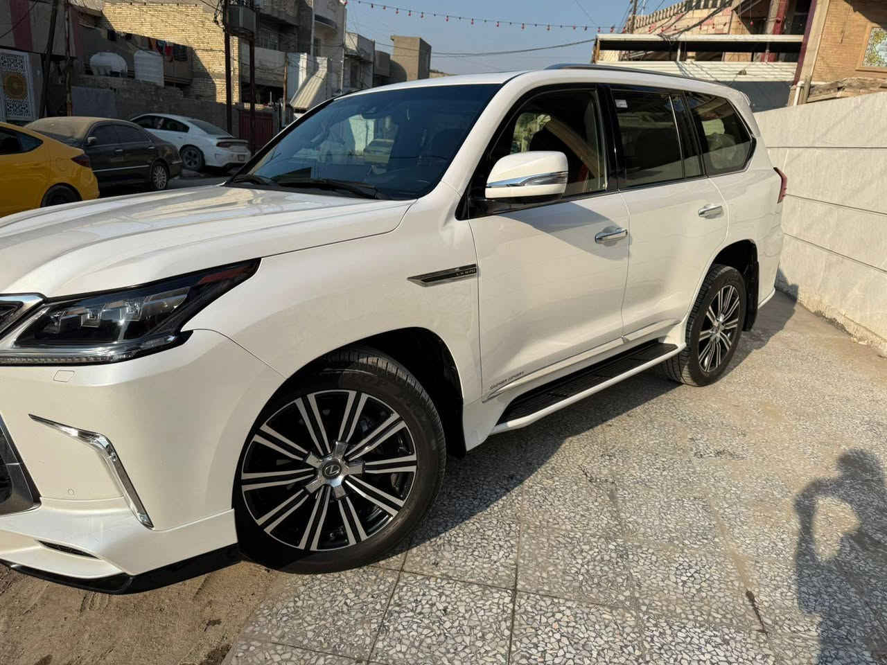 سلام عليكم LEXS
LX570s
الموديل 2021
سوبر سبورت 

داخل احمر ❤️

عداد المسافة 

38000KM

فولل مواصفات 

مكاني /البلديات قرب سوق الميت 

رقم الهاتف/***********/***********
