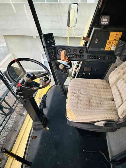 للبيع حاصوده نيوهلندى موديل 2004ده بل درام ٥بلم تبله ١٥ فوت هايدرو مابيه لحيم مابيه كسر مكينه ما مفتوع ره قم اربيل ره قم هاتف واتساب ***********فايبر
