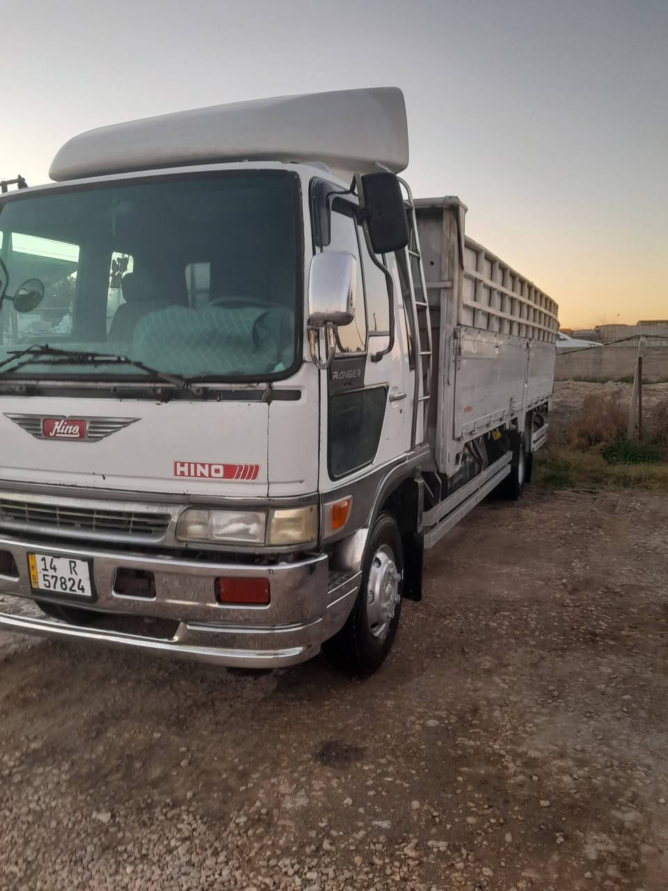 هينو طيره للبيع طول سته وربع بلادي موديل ٩٣ مكينه 70 عادي حاويه لاصرف ولا بخار رقم نكليزي بصره تخم تاير سياره كبل للعمل مكلف بل نشر ***********
