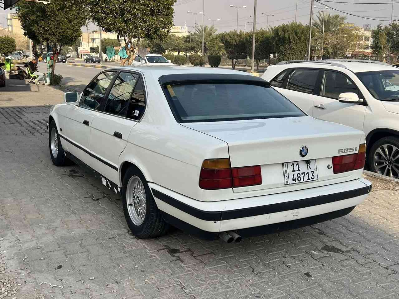 BMW للبيع حجم 525 اصل مسكر فانوس رقم بغداد بأسمي بيها بابين صبغ فقط بالباب السايق والخلفي مكفوله من الحادث القوي شواصي مكفوله كهربائيات كلها شغاله ضفيرتها بلاديه ما ملعوب بيها السياره كلش حلوه مال جناي محرك مكفول مكانها كربلاء المقدسة قرب مستشفى الكفيل *********** سعرها 60 وبيها مجال قليل
