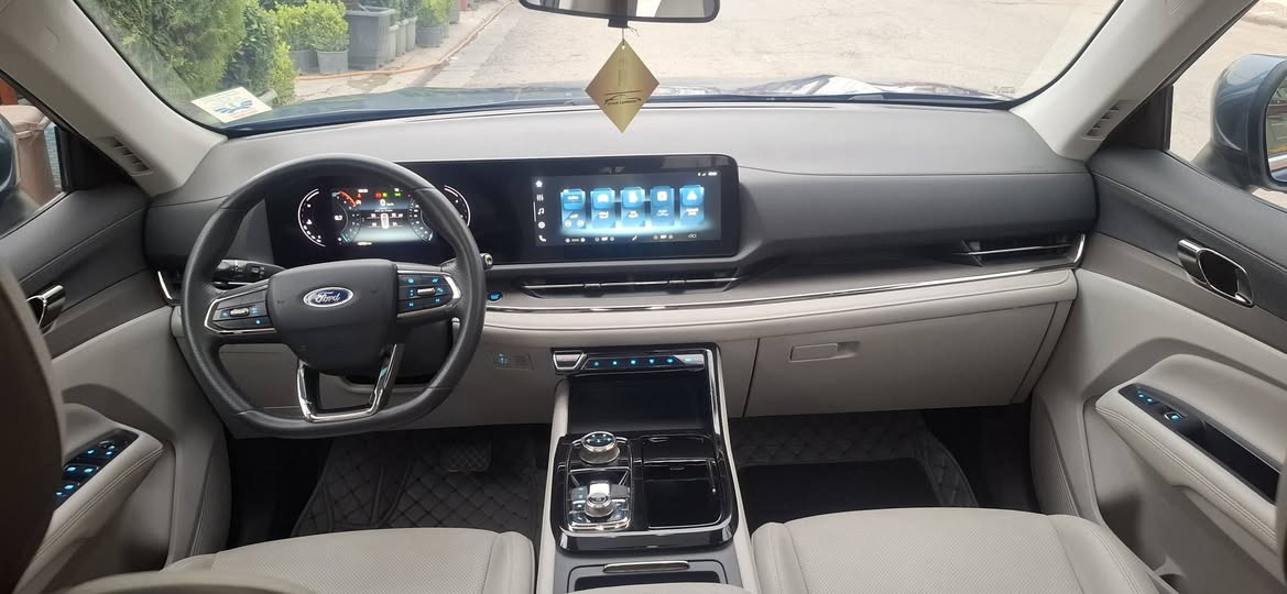 فورد تريتوري للبيع 2023 ضمان شركة القاصد ماشية 44 km فول مواصفات200 تفاصل ***********
