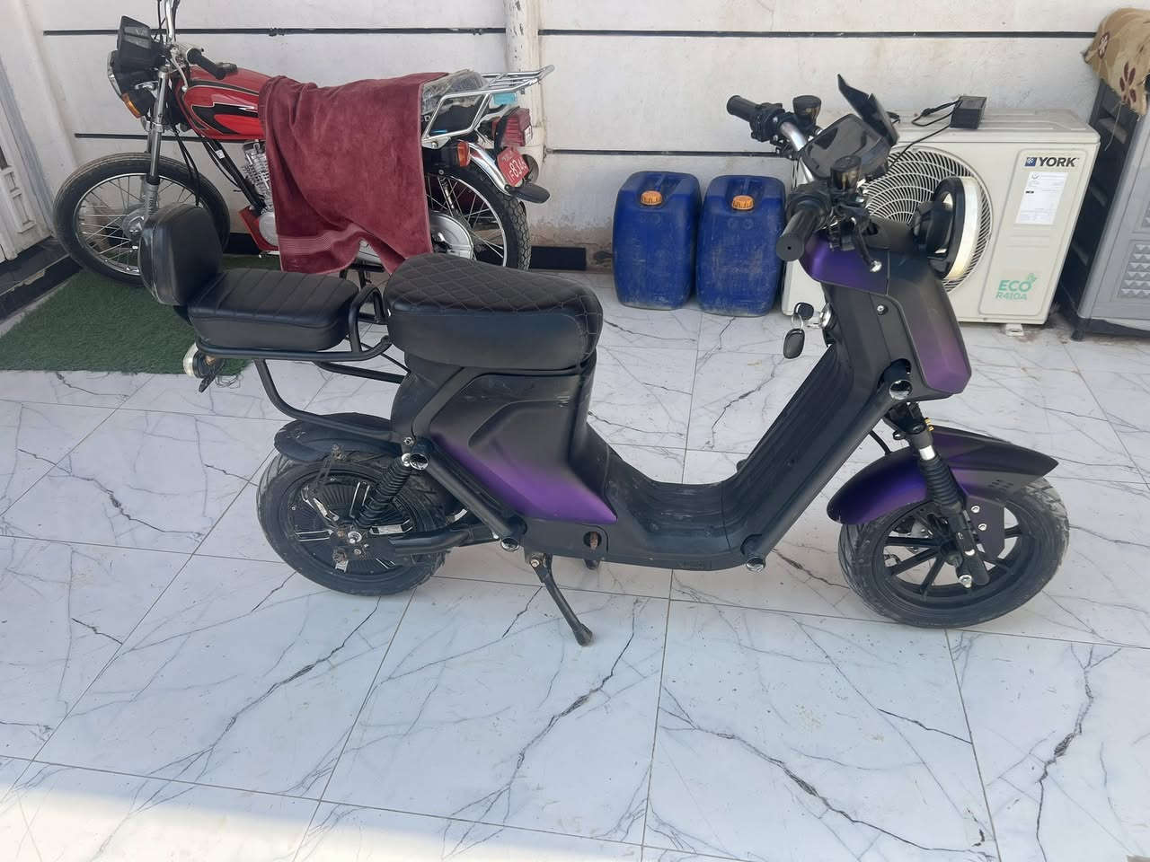 شباب دراجه شحن نضافه شخط ما بيه حديثه تمشي مسافت 40كيلو مكفوله كله شغال بصمه وسويج تشغيل من بعد للستفسار خاص او عل الرقم ***********
***********
