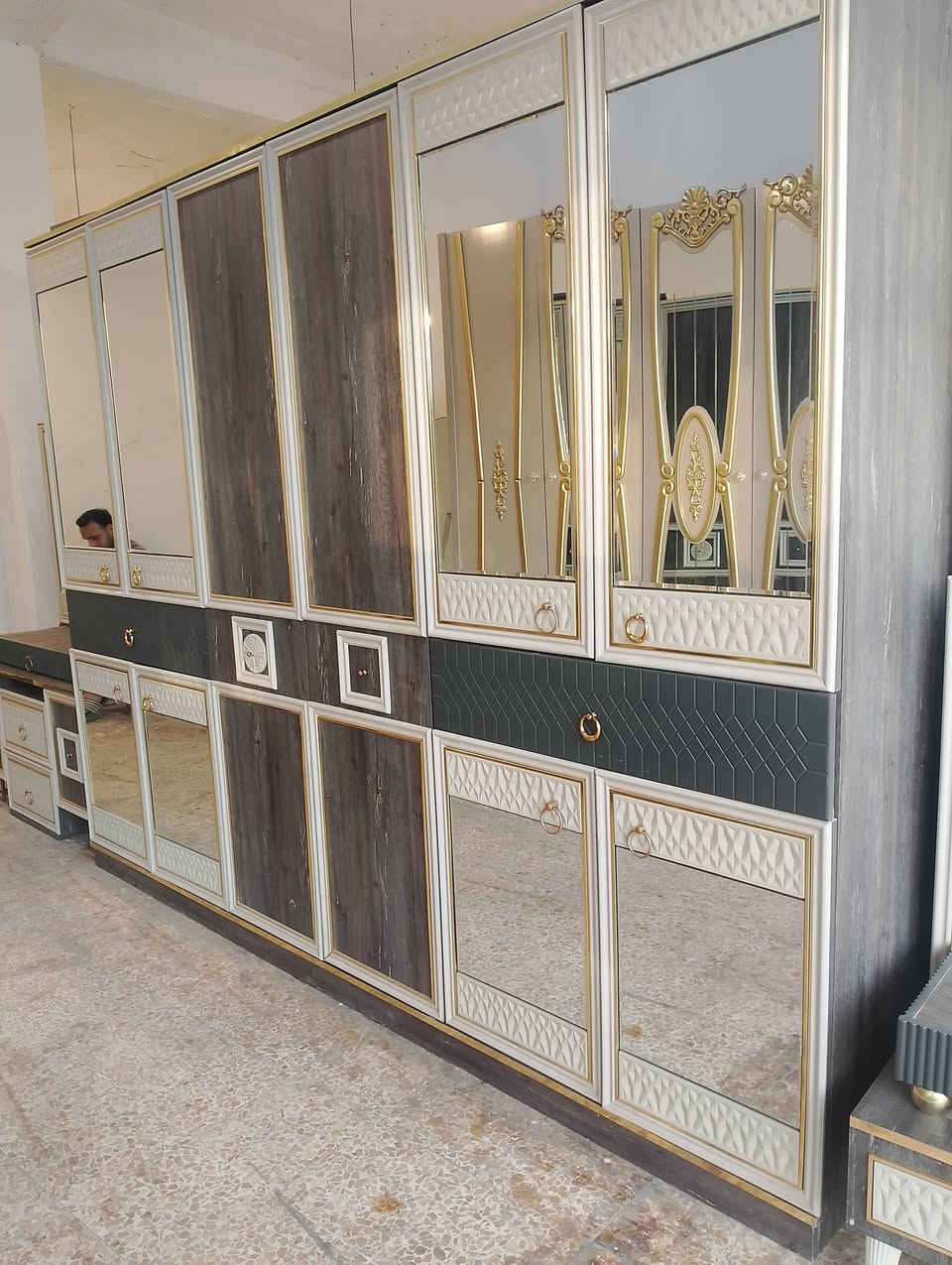 #معرض_المهندس
 
غرفه تركي 
تتكون من قنصور + ميز + تخدت مع  كومدينه عدد2 
 ((((معرض المهندس)))) موصل حي البكر سايدين القادسيه
قرب بانزيخانة ايلاف مقابل ملعب الامواج  للاستفسار الاتصال على الرقم
👈👈((***********))📞
👈👈((***********)) 📞
 او واتساب او مراسلة الصفحه
