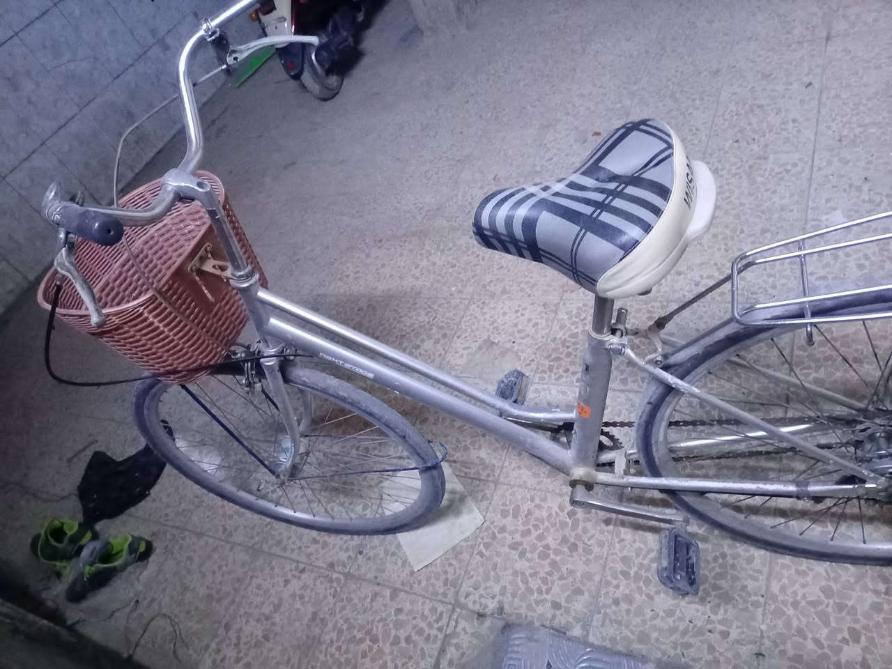 سلام عليكم شباب بيسكل نضيف كامل مكمل بريك خلفي وامامي تواير سفنج السعر 50 مكان ناصريه مركز يم جامعه الوطني


**إذا كنت صاحب هذا الإعلان وتريد حذفه لأي سبب، رجاءا أرسل رسالة إلى الدعم الفني**