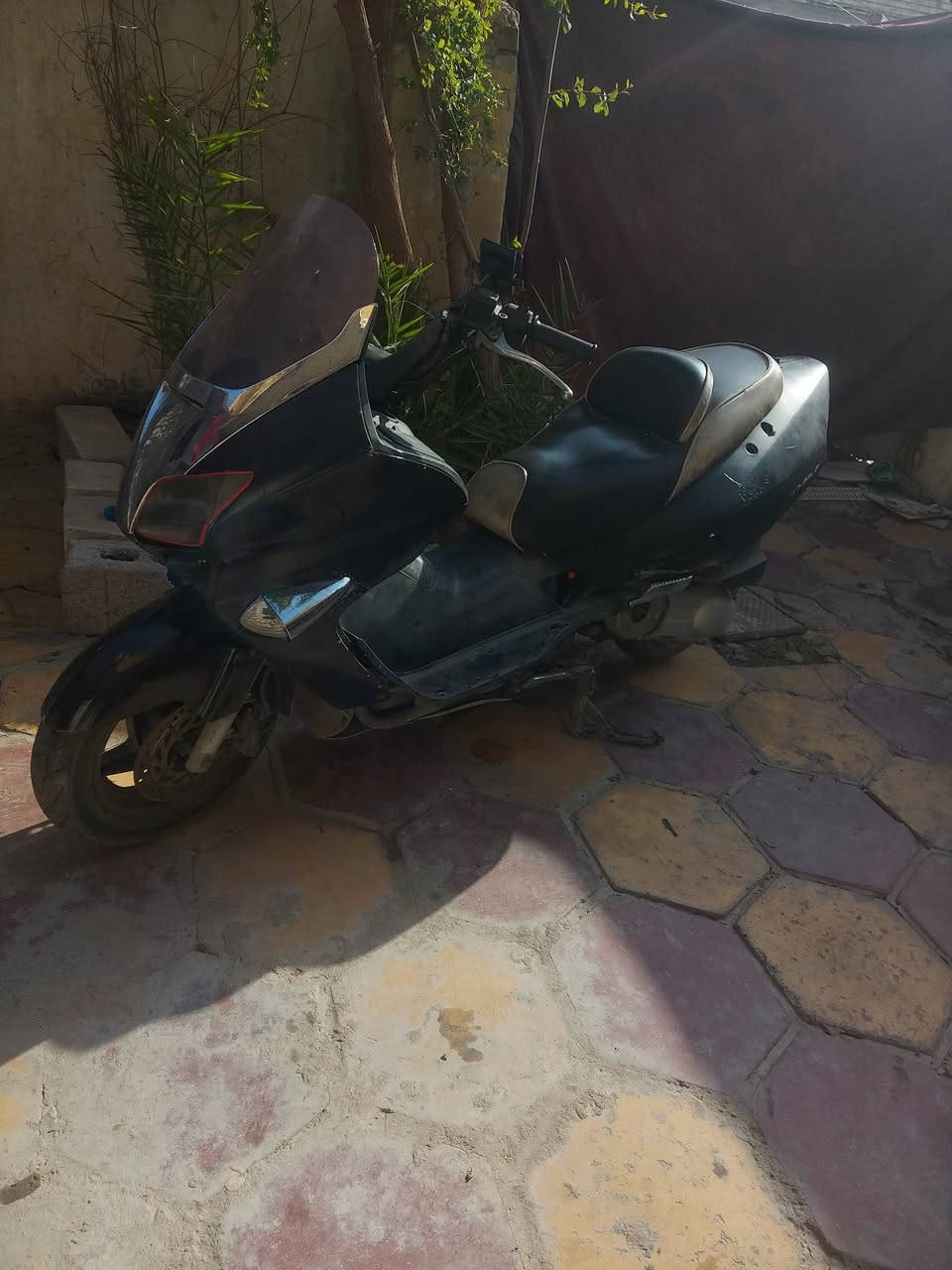 اسلام عليكم ورحمة الله وبركاته هاي الدراجه فورزه صفر سته 06 متروكه ابيع كوم حديد بيها منفيس رايدهاا اب 250 التواصل عبر الوتساب ***********

