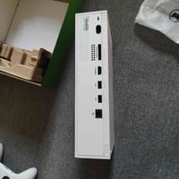 Xbox series s 24 ذاكرة 512 استعمال فقط شهر نظيف جداً  السعر 380 وبي مج...