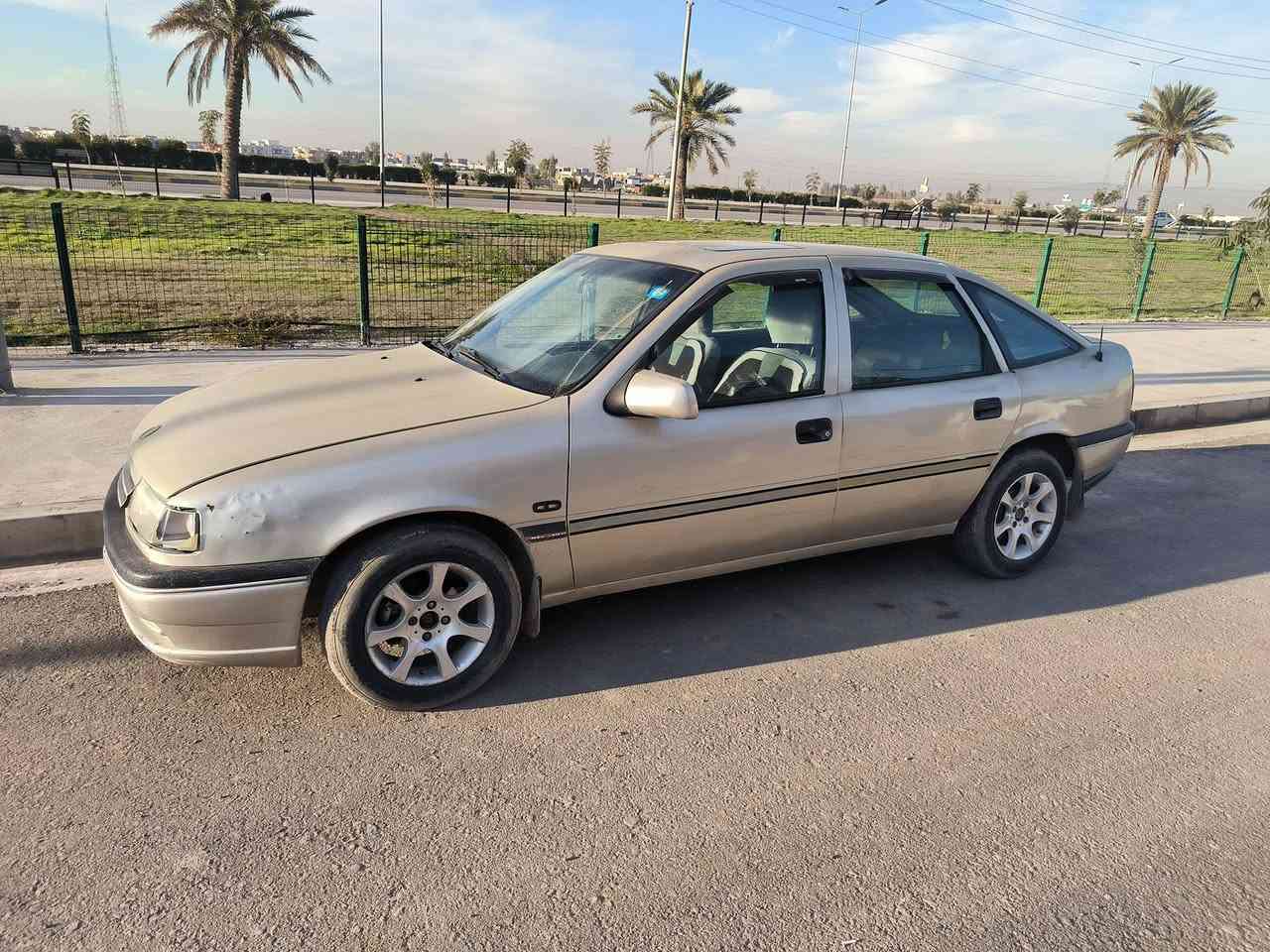 سلام عليكم اوبل فكترا موديل 91 رقم جديد باسمي  تريد وكاله او تحويل  وسنويه جديدة صبغ عام جماليه بيها ضربه شبر خفيف  بالجاملغ الامامي وبيها ضربه شبر بالصندوق محرك بي صرف السعر 31 وبي مجال بسيط ،،،،، *********** مكان الحمدانيه
