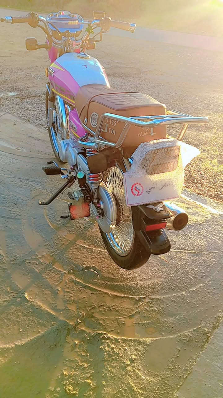 سلام عليكم دراجة للبيع موديل 24 مكفوله كفاله عامه دشبول لايتات كلها شغاله سعر 675 وبيها مجال قليل مكان واسط صويرة 

تصال ***********
