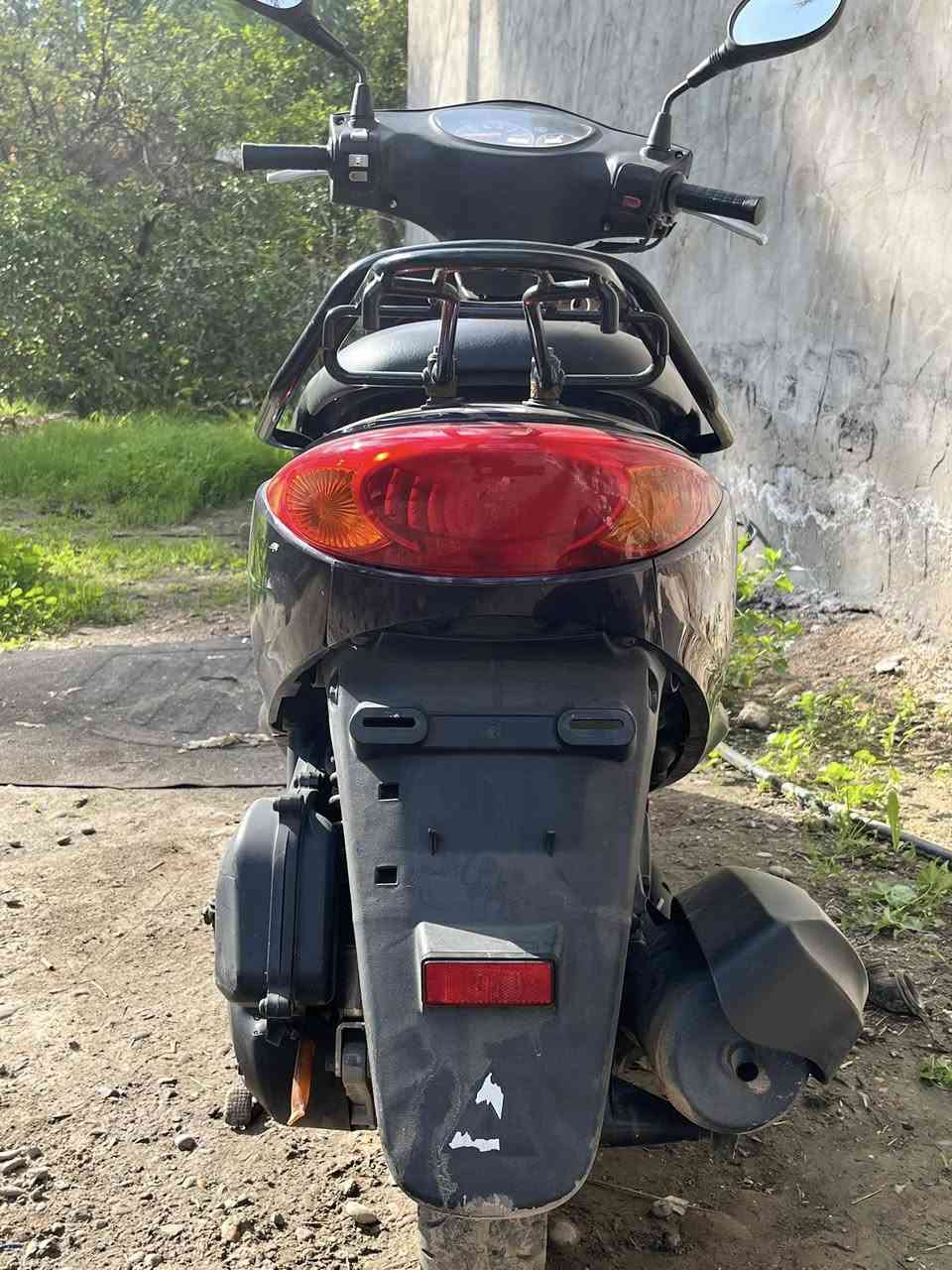 من رخصه الادمن
اكزز قبل شهر نزلتها من الرمبه جدراجه جديده مابيها اي نقص مكينه مكفوله و خير من الله بس الكفر الي بصفحه مبدل لان جان مكسور بالنقل السعر ١٢$ 
رقمي *********** بغداد كاظميه
