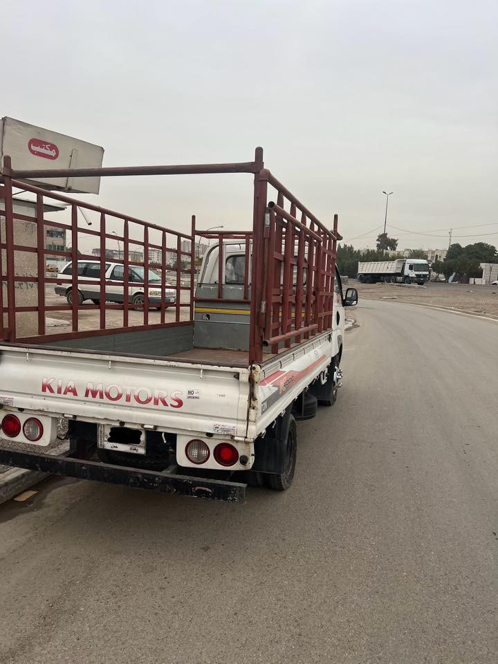 كيا فحل موديل 2013 رقم بغداد سنوية لغاية 28 مكفولة من الضربة جاهزة متصرف عليها ولا دينار تبريد تايرات شاشة حساسات بس نقص كامرة خلفية السعر 125 ورقة وبيها مجال الاتصال على الرقم ***********
