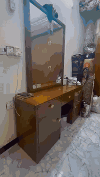 غرفه اخشاب البيع غرضه نضيفه جدن التواصل  ***********
