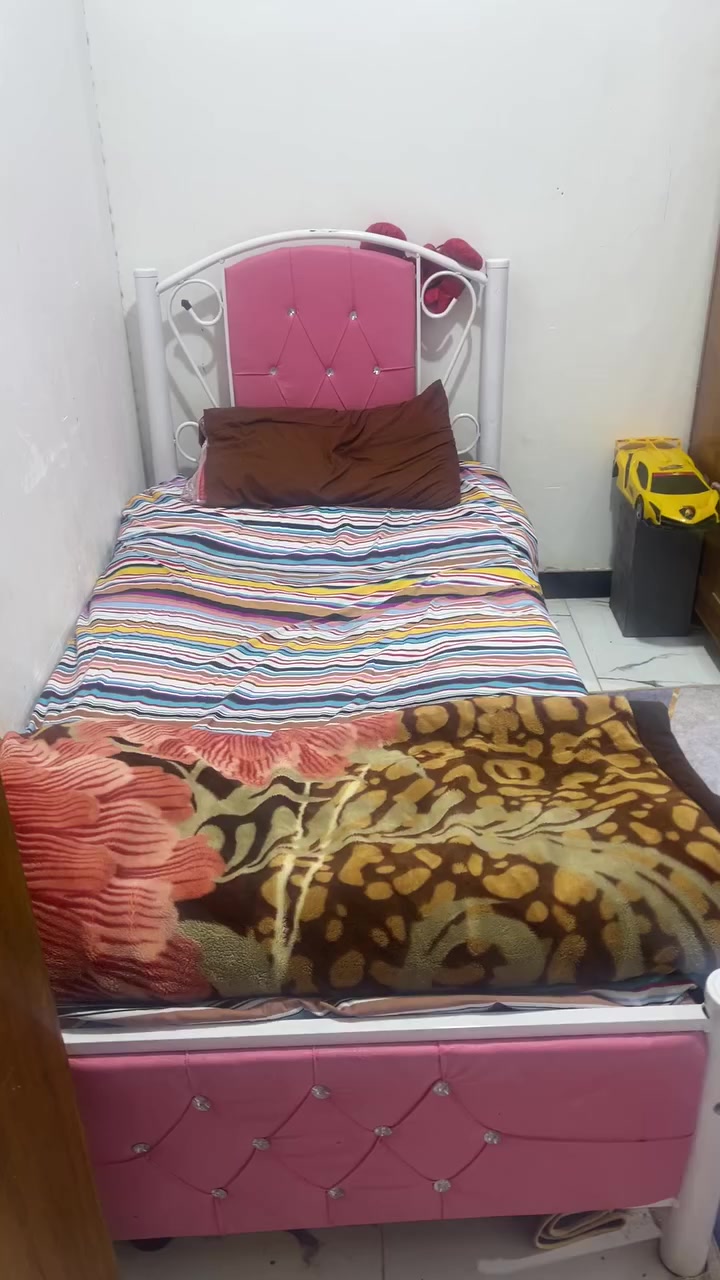 بيت في منطقة البهادرية قريب محطة الكهرباء الجديدة 
طابو زراعي سند ٢٥عراقي يحتوي ع 
دوانية 
صالة 
مطبخ 
غرفتين 
صحيات خارجية وداخلية 
السعر ٧٠بي مجال للجادين 
***********ابو لبيت لا ابو عقار ولا علان
