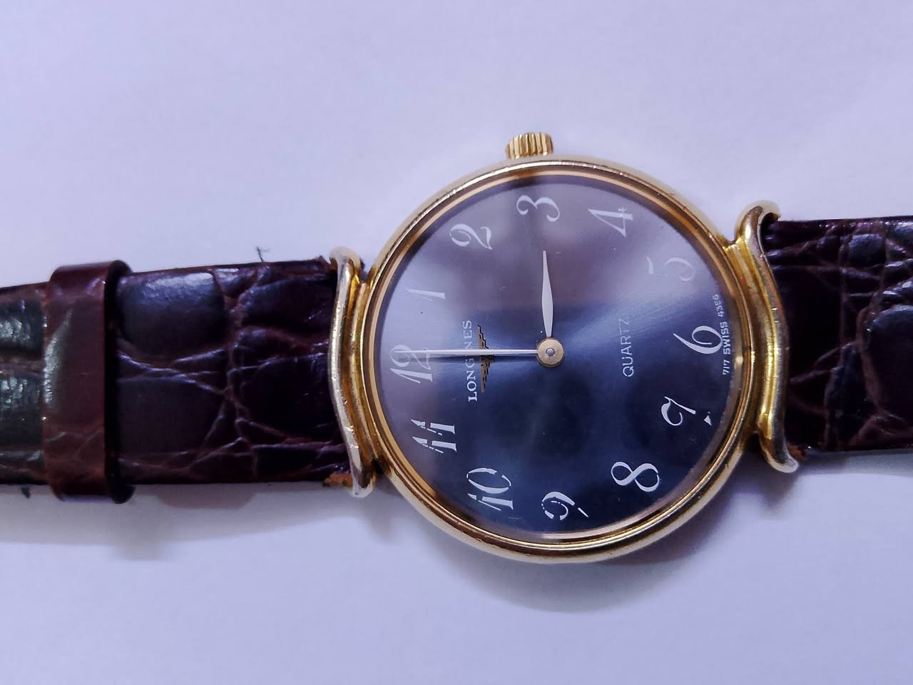 السلام عليكم...لونجين كوارتز قطر 32..سير وبك مستبدل..المراسله على الواتس ***********
