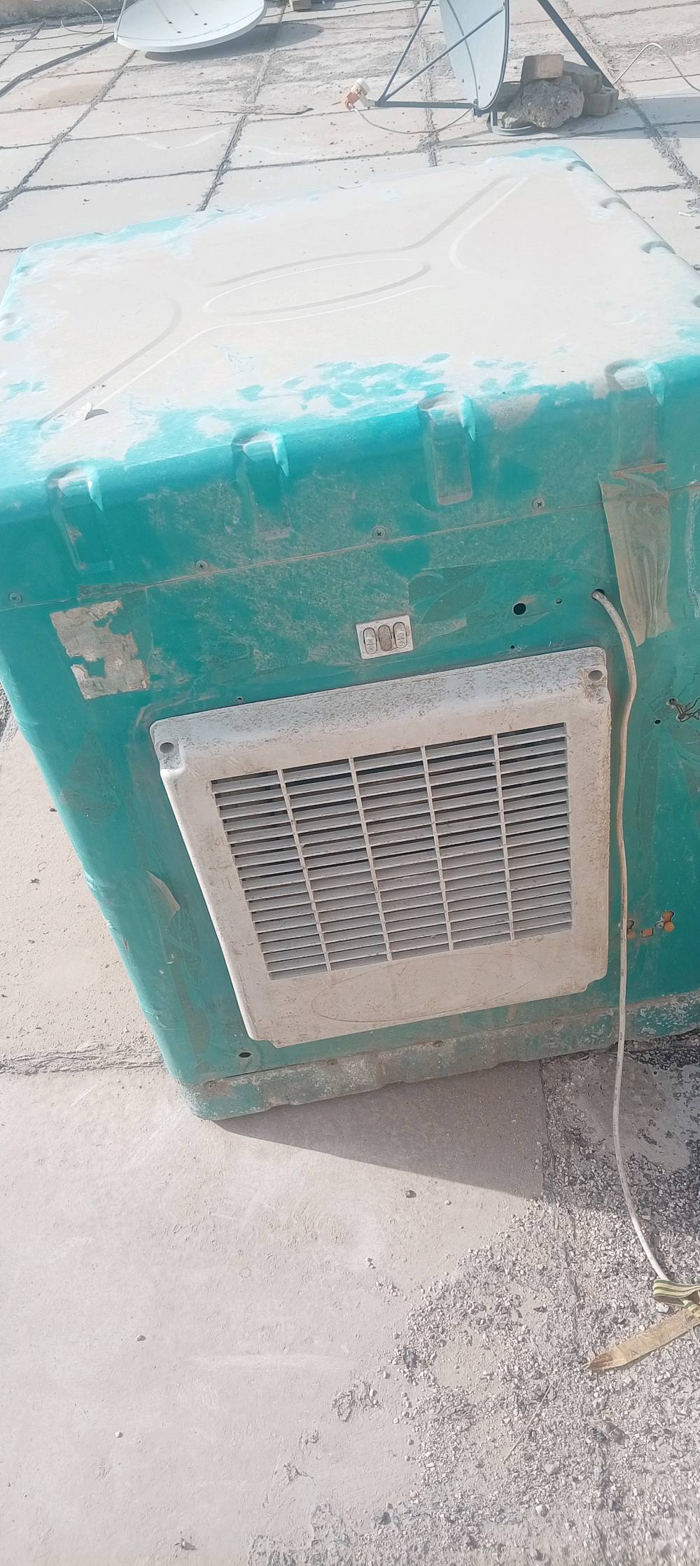 السلام عليكم ابيع غراض شلعة وحدة
كشر مبردة حجم 2500 اريدة ب20 الف
مبردة حجم 2000 شغاله كل نقص مابيها اريدها 60 الف
طابعه شغالة نوع كانون كاترج خارجي جاف بسعر 25000 استخدام شهر فقط
تلفزيون شغال بي كسر بالكفر بسعر 
10000
للاستفسار ***********
مكاني بغداد الغزالية