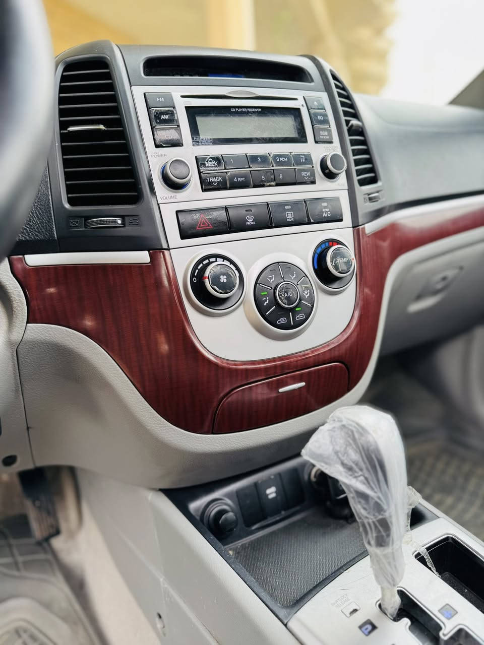 السلام عليكم 🫡
للبيع سنتافيا 

:::::::وارد خليجي 2008 مالك اول بسمي من 2008 لحد الان عل يد واحد

ماشيه :::84 الف حقيقي 

فول 1 ع 1 

مكفوله كفاله عامه حتى دعاميات  كفاله 

    محرك 6 سلندر 💪

فتحه 🌹

فور ويل 

ثلاجه 

3 قطع تبريد 
                                 7 راكب
  تحكم سترين 

                           كروز سرعه 
كشن كهرباء 

حساس خلفي 

سيدي  7 قراص 
  
صدر 100‎%‎

تخم تاير 100‎%‎

كير كفاله

مكينه كفاله 

                      ابيع شرط. سونار 

مكلف بلنشر خاص مغلق  اتصال فقط. ا
اسيا  بي وات ساب ***********

‭0783 999 3866‬
