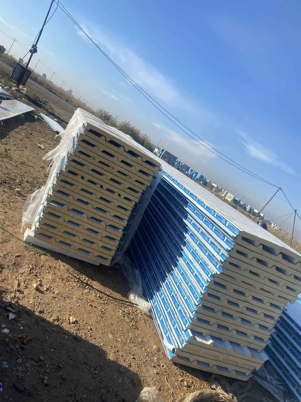 لسلام عليكم يوجد سندويج بنل اريدو جميع القياسات سعر المتر 9500 دينار 
يوجد حديد شخاط 
يوجد توصيل 
المكان الحفريه قرب قطع شويفي 
***********
