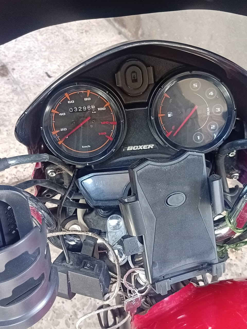 سلام عليكم دراجه بوكسر 2021/2022

الدراجه نضيفه + مكفوله  نقوصاتها بسيطه ميكلفن 100 الف،

رقم بغداد نكليزي لوحتين 
 تحويل ثاني يوم راعيها موجود 

سعر 2500 بيها مجال قليل 
مكاني بغداد جديده
***********
