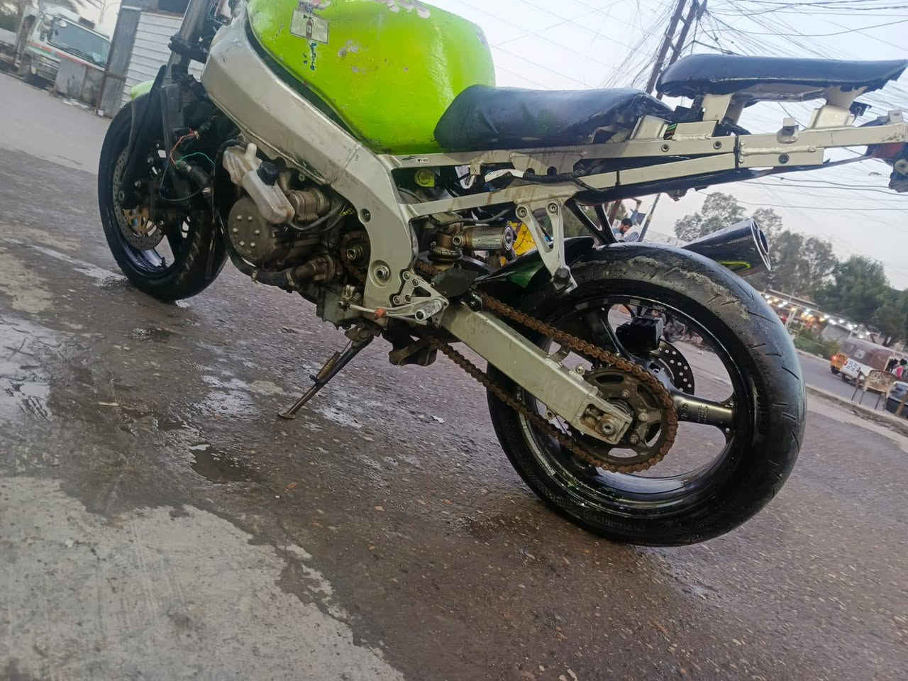 السلام عليكم كاوسكي 900ccمكينة فول شلعة ومعدل وفصلة الدراجة فول  بس بيعة صوت بسبب الطلقة مال كلج لا تبخير لا تنقيص السعر 1100وبيهة مجال العنوان بغداد الشعلة جوة جسر الشعلة ***********
