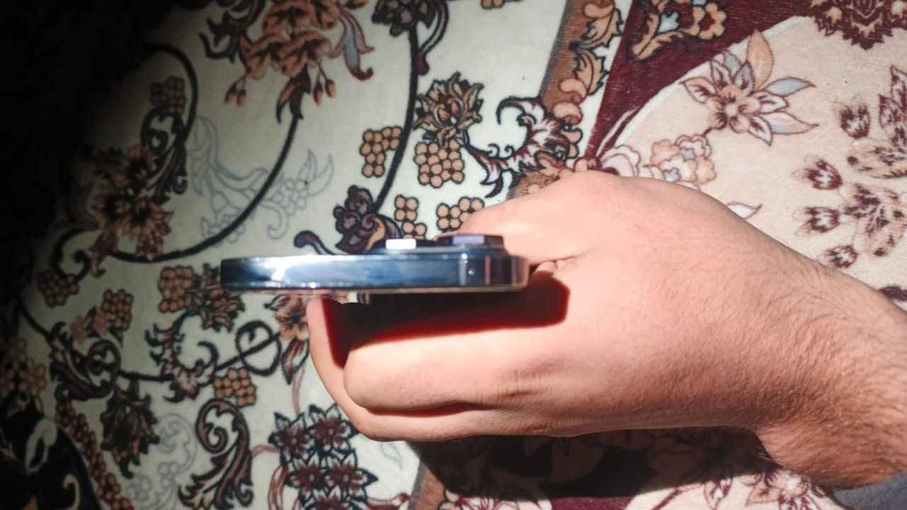 سلام عليكم ايفون 14برو ماكس للبيع
جهاز مكفول من كلشي من الشخط من ظربه من كلشي 

بطاريه 79بلاديا ما مبدله 

جهاز ما مفتوح ولا داخل صيانه عل بلاد لون مميز بنفسجي 

كارتونه وكيبل ويا كاملات حته الورقه مال الشركه ويا 

مكاني ديالى الخالص***********
