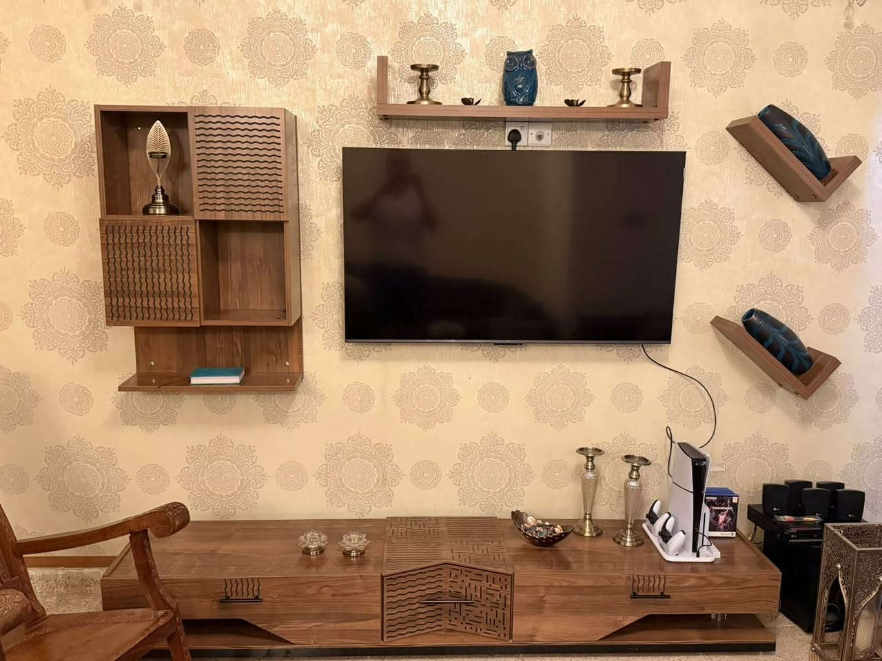 غراض لبيت:
طبله جبيره خشب 
طبله جبيره سوده 
طخم قنفات 
ديكور لهول قطع تثبت على لحايط وميز تلفزيون 
مرايات خشب 
ميز مطبخ ١
تخم مطبخ 
غرفة نوم  
ثرية 
ميز تلفزيون اسود 
المكان بغداد المنصور


**إذا كنت صاحب هذا الإعلان وتريد حذفه لأي سبب، رجاءا أرسل رسالة إلى الدعم الفني**