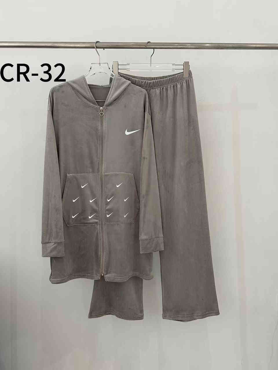 تراك نسائي خامه قديفه مخمل سعر الدرزن 96 الف
للتواصل عبر الواتس اب ***********
