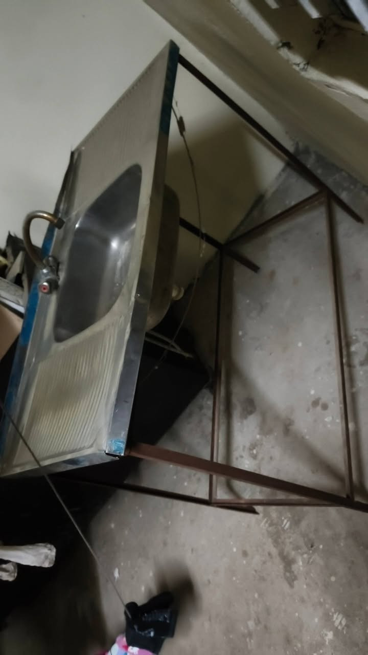 مرحبا عندي هي أغراض للبيع الي يريدهم يتواصل على هي الأرقام
***********
***********
