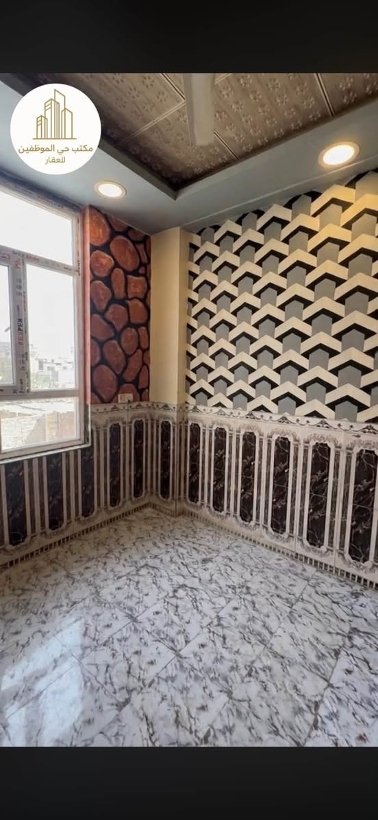 شقة للايجار في حي الموظفين غرفة نوم صحيات و مطبخ صغير الايجار ٢٠٠ الف

مخصصة فقط للطلاب ، العمال او الموظفين ( مدخل مشترك ما تتأجر عوائل)

***********
***********
