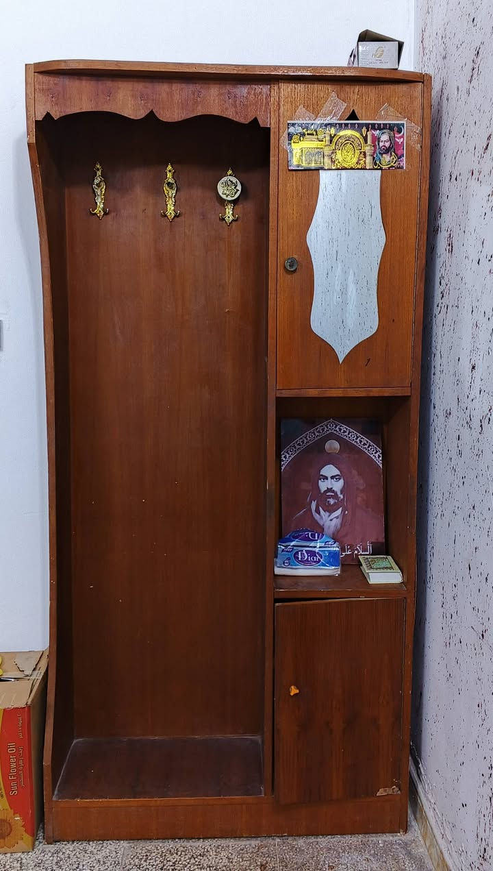 السلام عليكم عندي غراض بيت مستخدمات متكونات من 2 كناتير واحد ابو 5 طلاقات والثاني ابو 3 طلاقات + زاوية و 2 بوفيات وغساله / سعرهن كلهن 350 وبيهن مجال
العنوان: بغداد الأمين
الرقم: ***********

