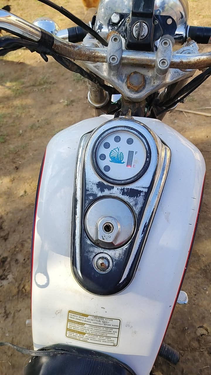 جني للبيع دراجه نظيفه شغاله سلف هندير كهربائياتها كلها شغاله ناقصها دبلات فقط لجدهم والباقي كله شغال دبلات عود قدام الجدام سعر 300 50 بيها مجال اوراقها اصوليه والعمرش اكو اراوس ايراني هذا الوان ديالى الخالص***********
