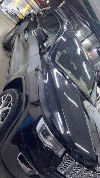 السلام عليكم 
🔹للبيع سياره جداً نظيفه🔹
جيب اوفرلاند فول مواصفات1/1 
موديل ▪️2020▪️
الرقم بغداد بأسمي (تحويل ثاني يوم)
المسافه المقطوعه :70 الف كيلو متر
المحرك:6 سلندر(3.6)
كير محرك صدر تبريد على وضع الشركه
المواصفات :

* دفع رباعي 4x4 . 
* تحذير النقطة عمياء ⚠ .
* ويل قياس 20 انج .
* سقف بانوراما . 
* شاشه كبيرة 8.4 انج . 
* نظام الخرائط (GPS) .
* ستيرن كهربائي . 
* المصابيح الأمامية زنون .
* كشافات الضباب زنون .     
* تشغيل عن بعد .
* صندوق كهربائي ..
* حفظ وضعيات الجلوس (ميموري) . 
* المقاعد الأمامية كهربائية .
* المقاعد الأمامية تبريد وتدفئة .
* المقاعد الخلفية تدفئة .. 
* حساسات أمامية . 
* حساسات خلفية . 
* كاميرا خلفية .
* تدفئة ستيرن
* ⁠مري شفط + إشاره + تتفئه  
* بخاخ ماء على المصابيح الامامي..
* مرايا متحسسه للضوء العالي
* مانع تصادم خلفي 
* بلوتوث تلفون . 
* ⁠وقوف ذاتي  
* محدد سرعة . سقف بنوراما فتحتين
* ⁠وقوف ذاتي 
* نظام التشغيل والاطفاء الاوتوماتيكي ( Auto Start System ) .
* نظام بريك اوتماتيكي ( Auto Break System )
•شاشة كبيرة مع نظام UConnect
💥مكان السيارة بغداد حي الخضراء

💥للاستفسار ***********
