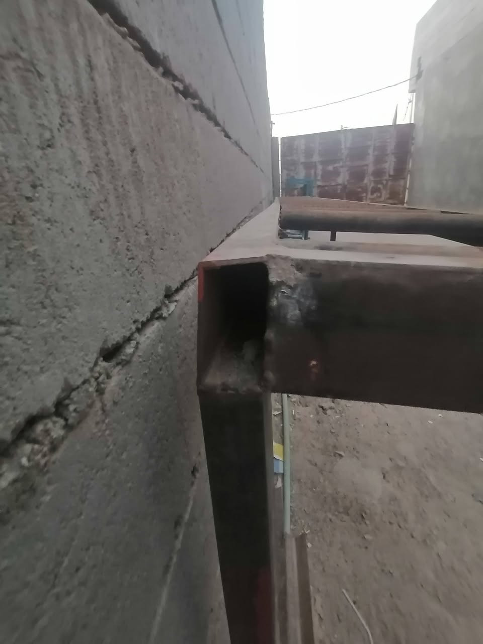 حديد للبيع *********** البصره الزبير المكصب شارع ١٥
